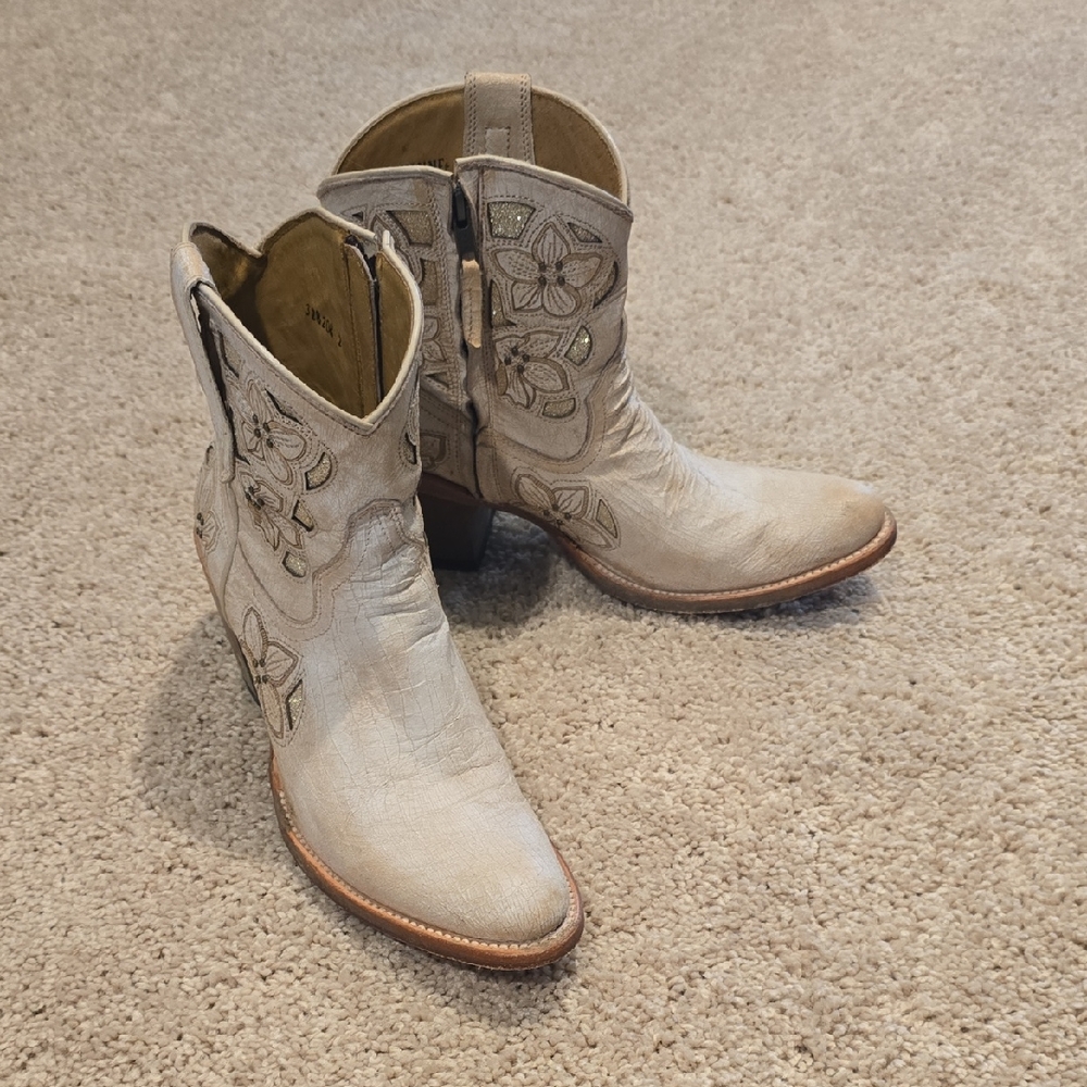 Shyanne Floral Embroidered Western Ankle Boots